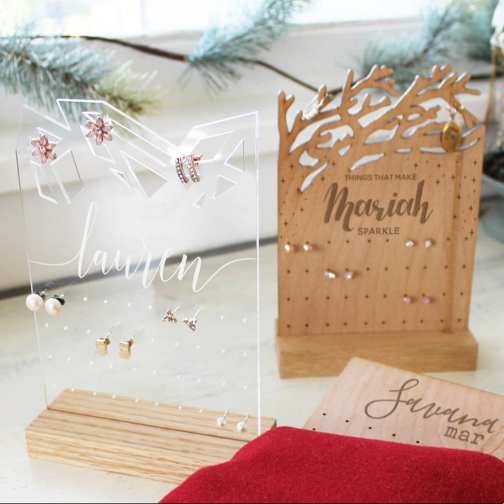 Acrylic Earring Holder - Picture 4 of 4